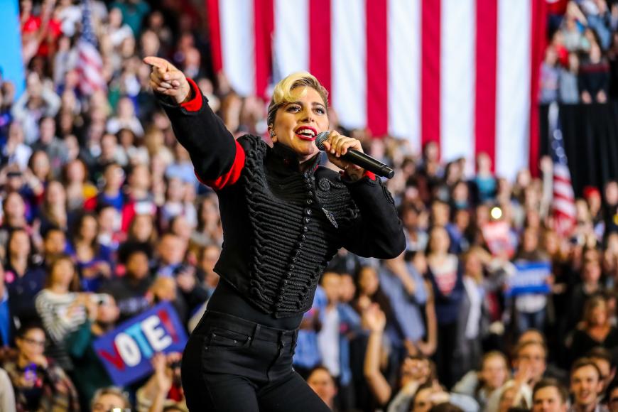 Lady Gaga ist entsetzt über die überraschenden Wahlergebnisse. Noch vor zwei Tagen sang die 30-Jährige bei einer Wahlkampagne von Hillary Clinton.