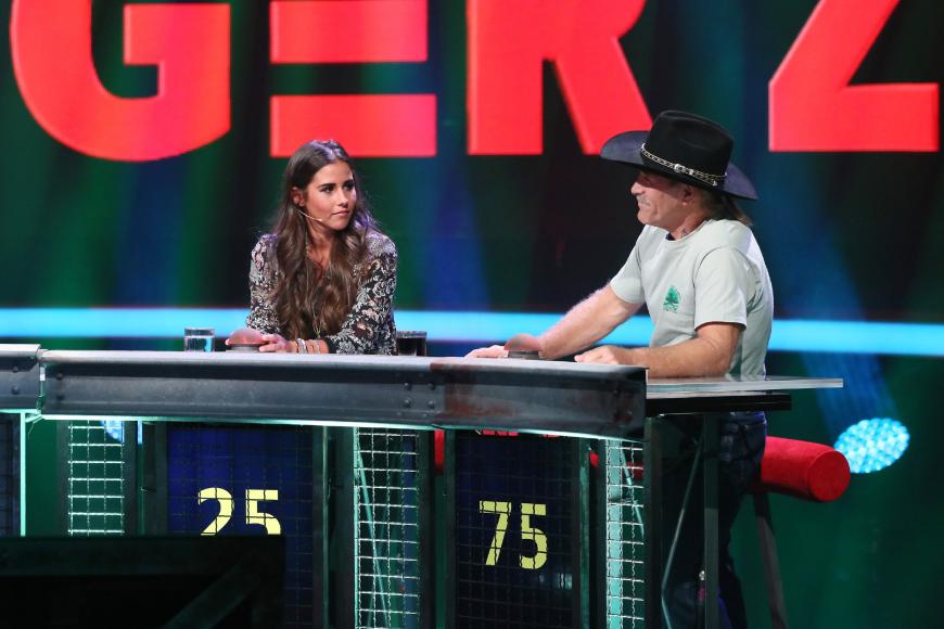 Traurige Miene: Sarah Lombardi nimmt in der RTL-Sendung