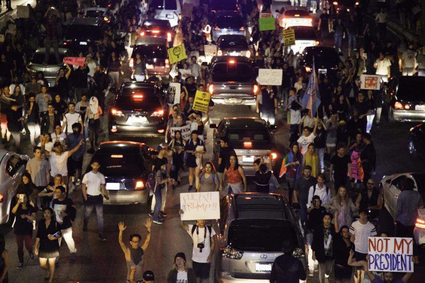 Tausende Menschen legten mit ihrem Trump-Protest die Autobahn in Los Angeles lahm.