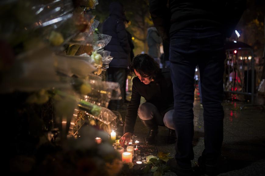 Paris gedachte heute den Opfern der Paris-Attentate, bei dem insgesamt 130 Menschen ermordet wurden.