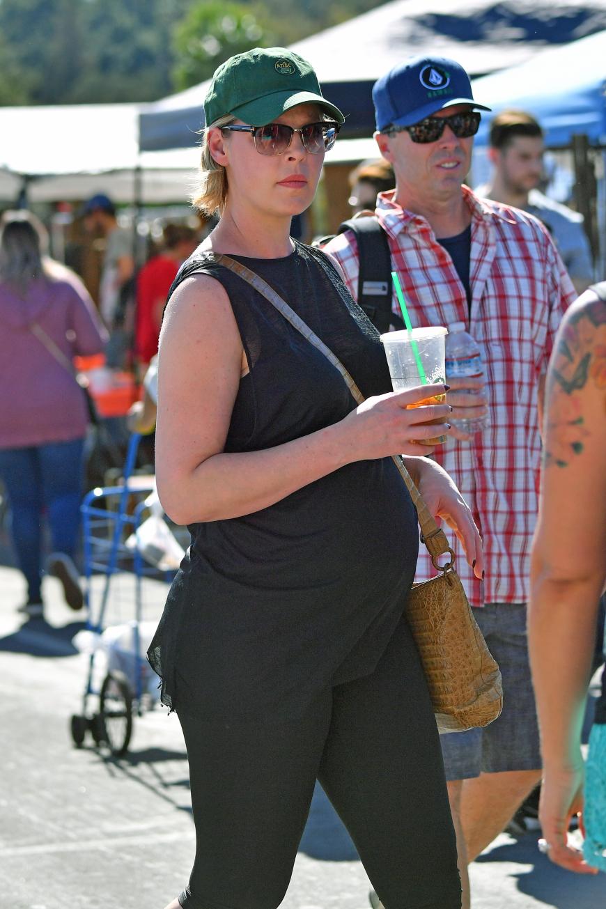 Erwischt! Trotz Cappy und Sonnenbrille wurde Katherine Heigl erkannt.
