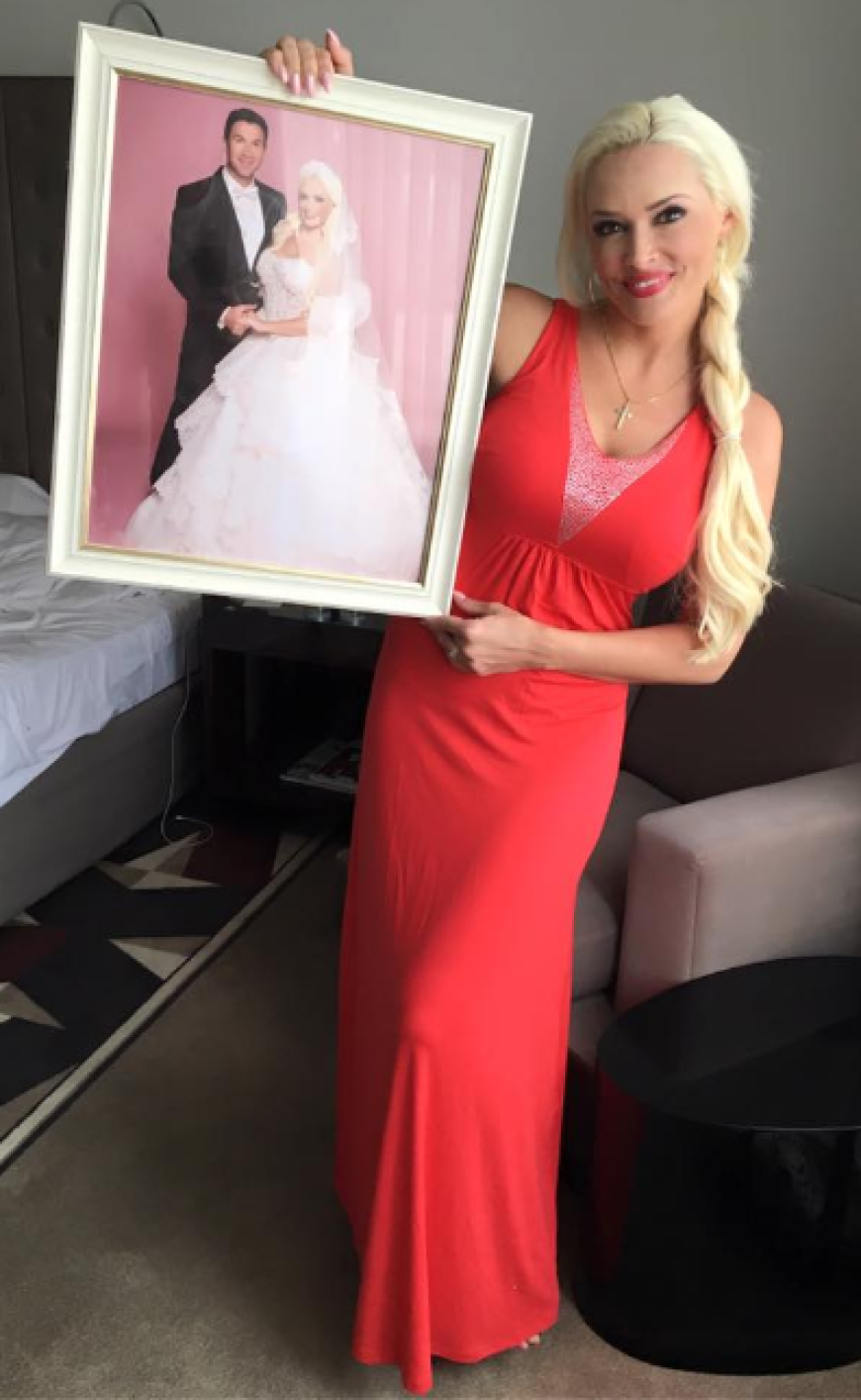 Für den guten Zweck: Daniela Katzenberger will ihr Brautkleid versteigern.