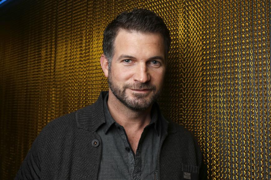Simon Böer
Setbesuch + signiertes Drehbuch
Ob Simon Böer auch hinter der Kamera ein „Herzensbrecher“ ist – finde es heraus und treffe den Star am Set der ZDF-Serie, wo er dir ein signiertes Originaldrehbuch überreichen wird.
eBay-Artikelnummer: 252629412561 HIER MITBIETEN
p.p1 {margin: 0.0px 0.0px 0.0px 0.0px; font: 8.5px Helvetica; color: #ffffff}
@page { margin: 2cm }
h4 { margin-top: 0.49cm; margin-bottom: 0.49cm; direction: ltr; text-align: left; orphans: 2; widows: 2; page-break-after: auto }
h4.western { font-family:
