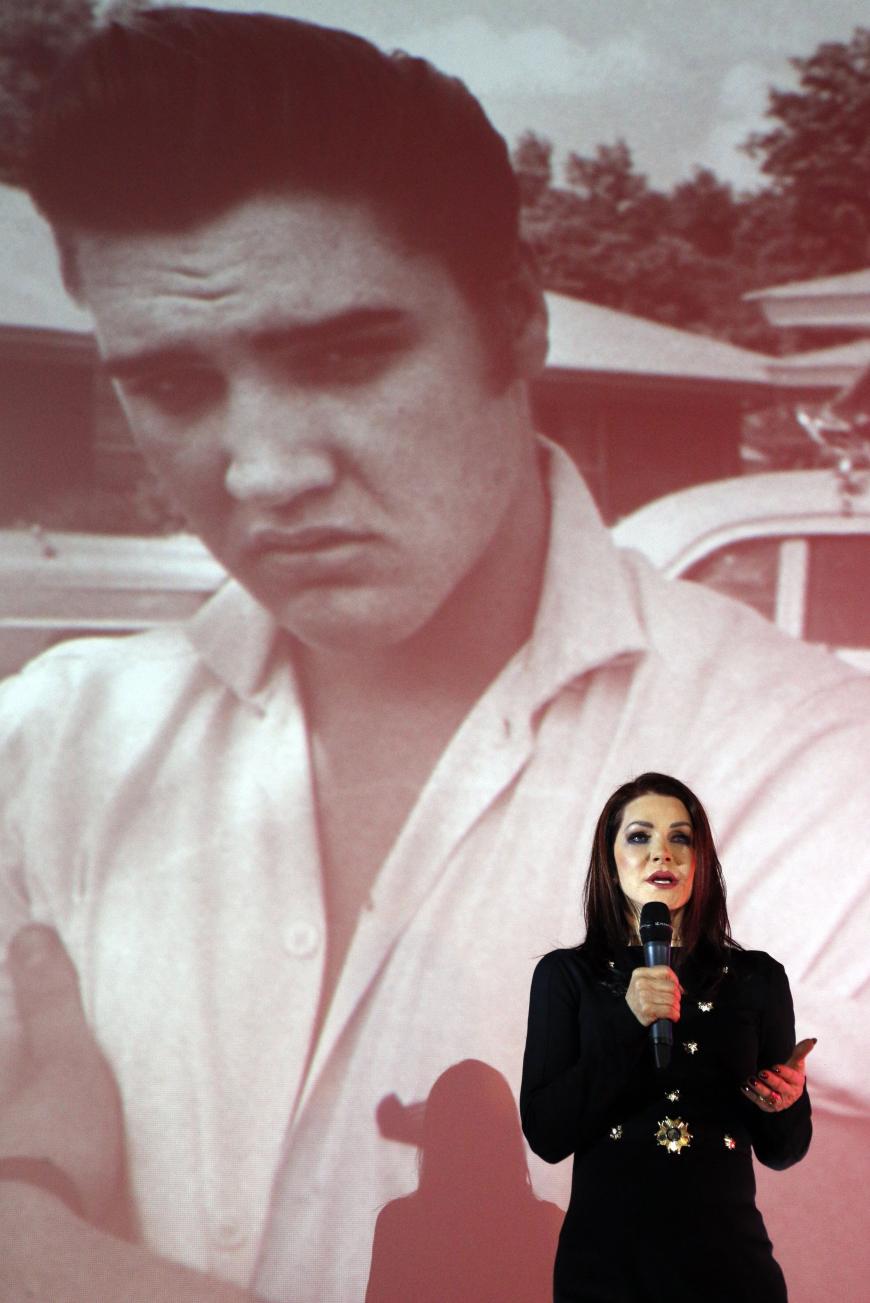 p.p1 {margin: 0.0px 0.0px 0.0px 0.0px; font: 8.5px Helvetica}
Priscilla Presley
Meet & Greet + Konzertkarten für
