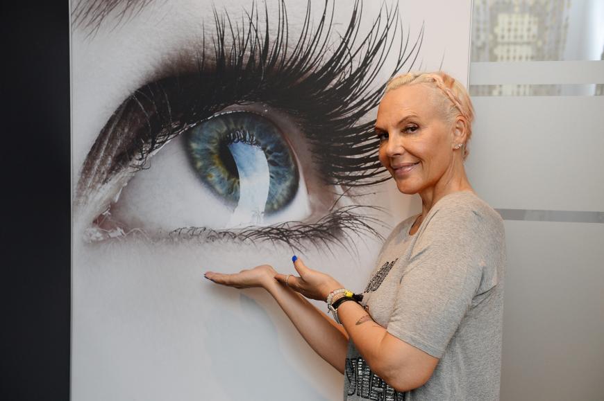 Natascha Ochsenknecht
Meet & Greet + Wimpernverlängerung
Sich gratis die Wimpern verlängern lassen und dabei mit Natascha Ochsenknecht über den neuesten Klatsch tratschen. Klingt lustig? Ist es auch! Also: mitbieten!
eBay Artikelnummer: 252629386829 HIER MITBIETEN
@page { margin: 2cm }
h4 { margin-top: 0.49cm; margin-bottom: 0.49cm; direction: ltr; text-align: left; orphans: 2; widows: 2; page-break-after: auto }
h4.western { font-family: