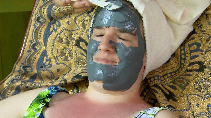 Dabei versteht sich das Mutter-Tochter-Gespann sonst prächtig, genießt entspannte Tage im Thailand-Urlaub.