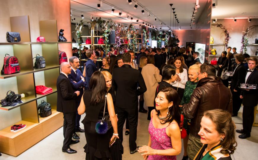 Die Stimmung im Münchener Flagship Store hätte nicht besser sein können.