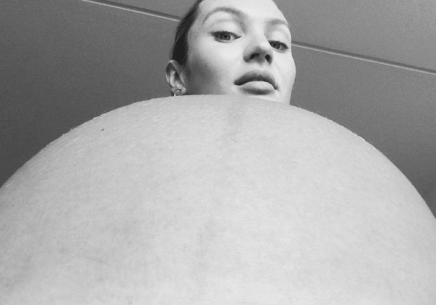 Zum Vergleich: So riesig war ihr Babybauch kurz vor der Geburt!