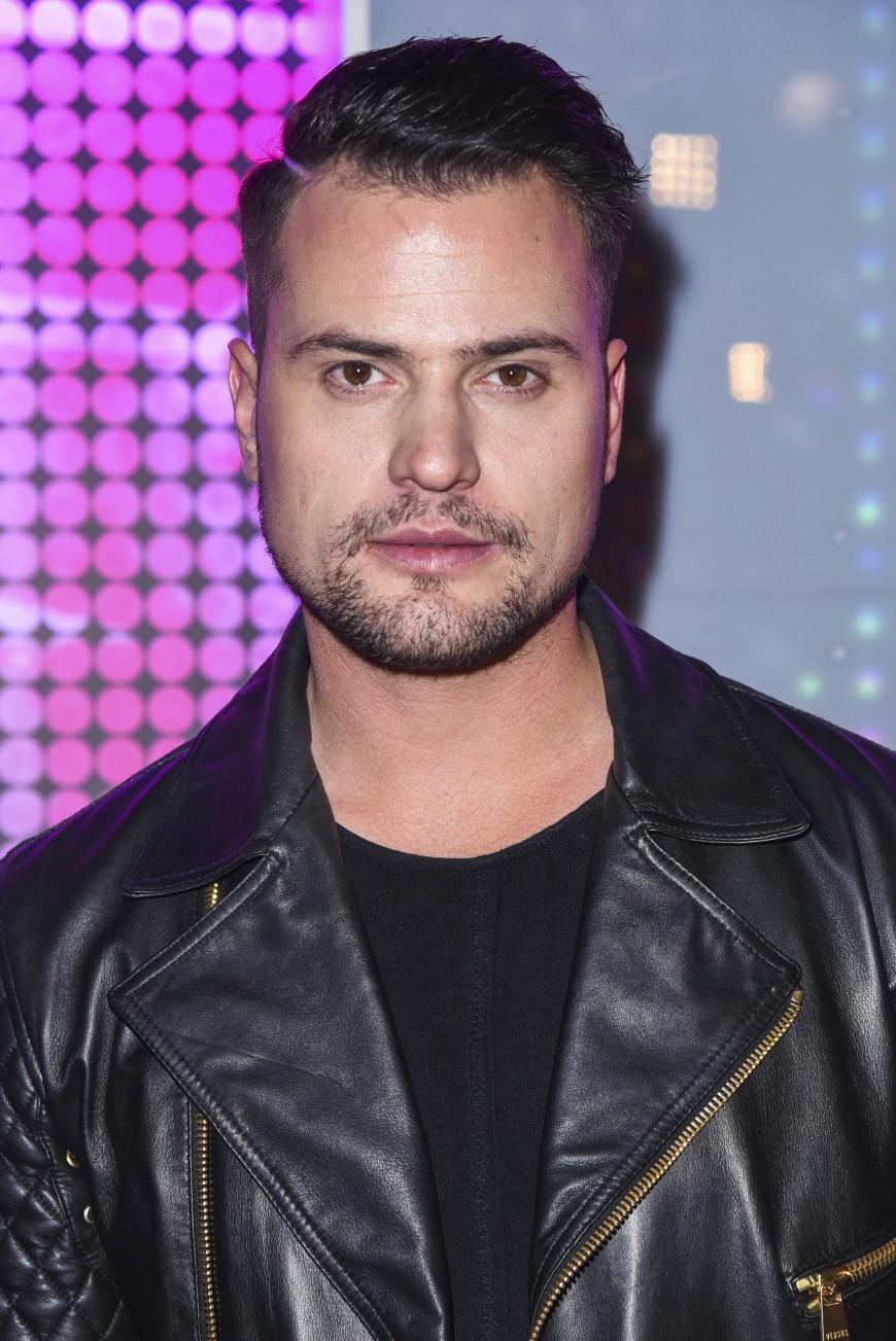 Angelinas Ex Rocco Stark scheint's zu freuen.