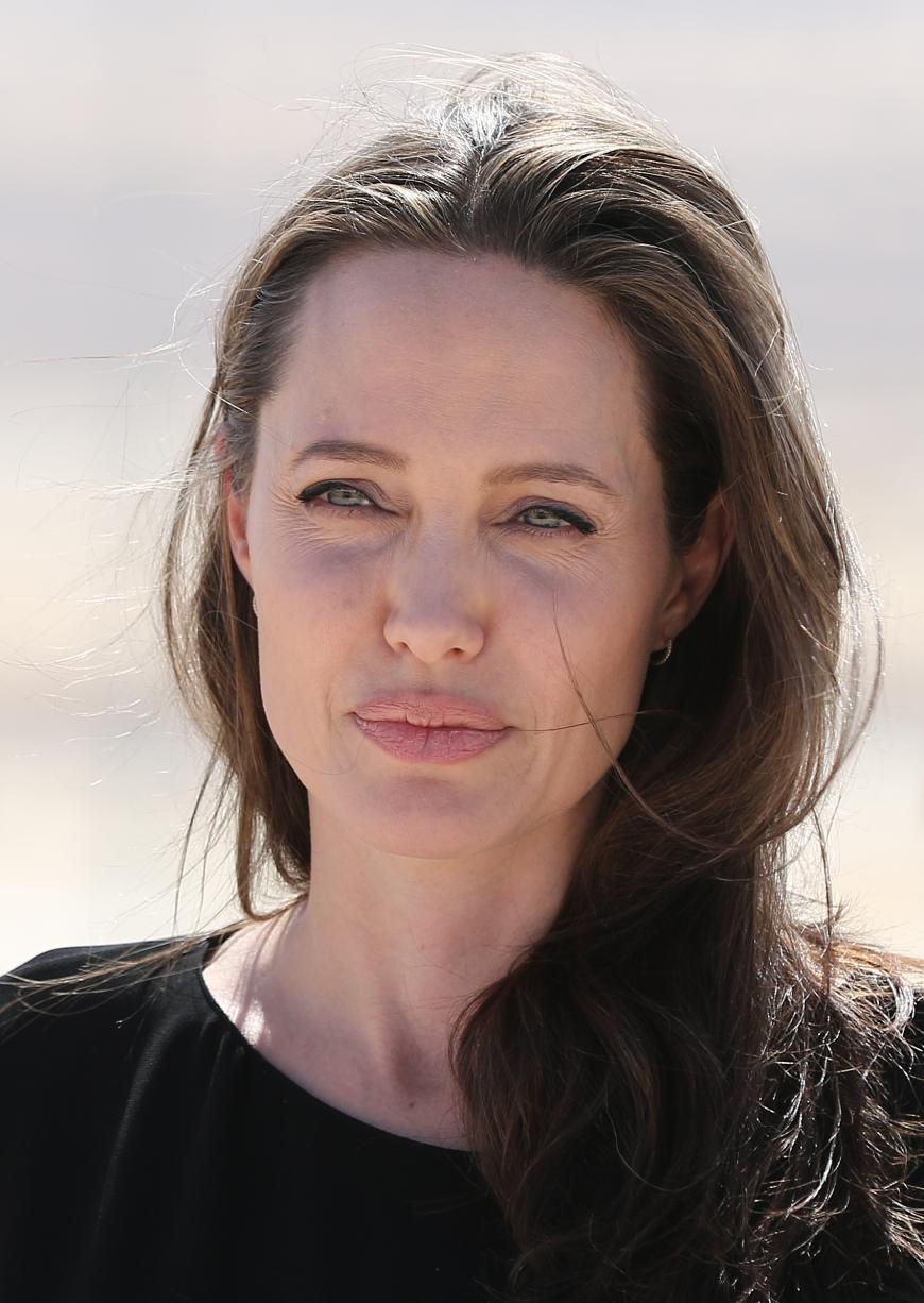 Angelina Jolie soll die Trennung von Brad Pitt gesundheitlich sehr zugesetzt zu haben.
