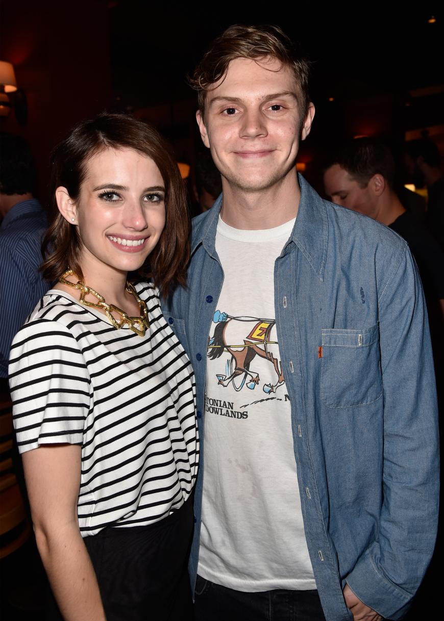 Emma Roberts und Evan Peters wurden beim Knutschen fotografiert.