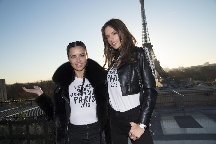 Adriana Lima und Alessandra Ambrosio laufen bereits seit einigen Jahren für den Dessous-Hersteller.