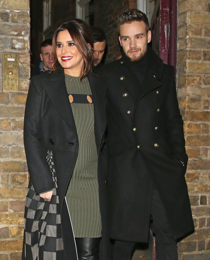 Cheryl Cole trug bei einem Weihnachtskonzert in London das schönste Accessoire überhaupt vor sich her: eine wachsende Babykugel!