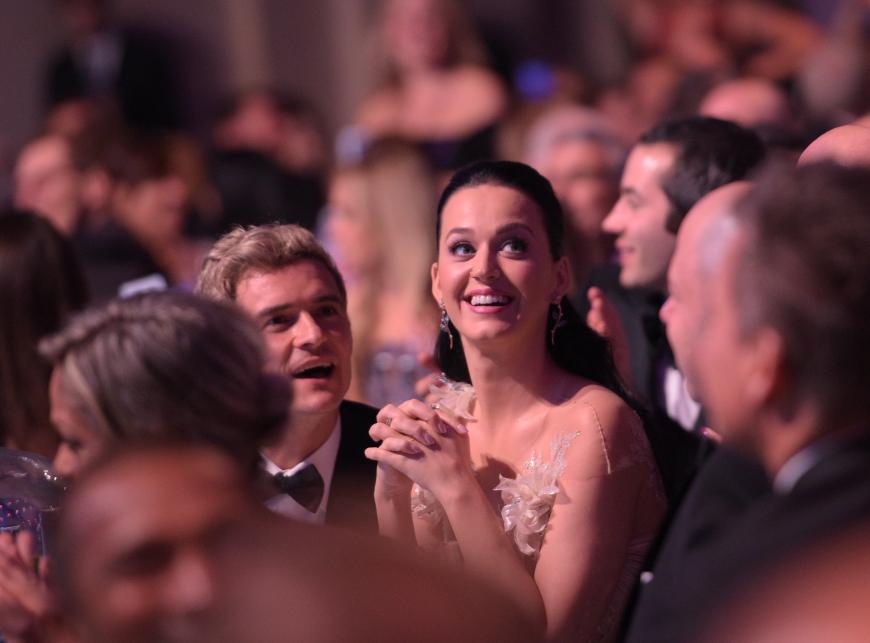 Megahappy! Katy Perry strahlte beim gestrigen Unicef Snow Flake Ball an der Seite von Orlando Bloom. Kein Wunder: Die Sängerin wurde mit einem Award ausgezeichnet UND die beiden wollen offenbar heiraten ...