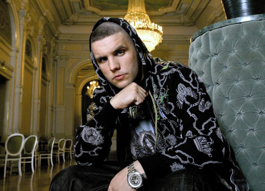 Während sich Sido bislang nicht zu dem Mini-Diss-Track geäußert hat, scheint Rapper Fler gar nicht begeistert von dem Song.