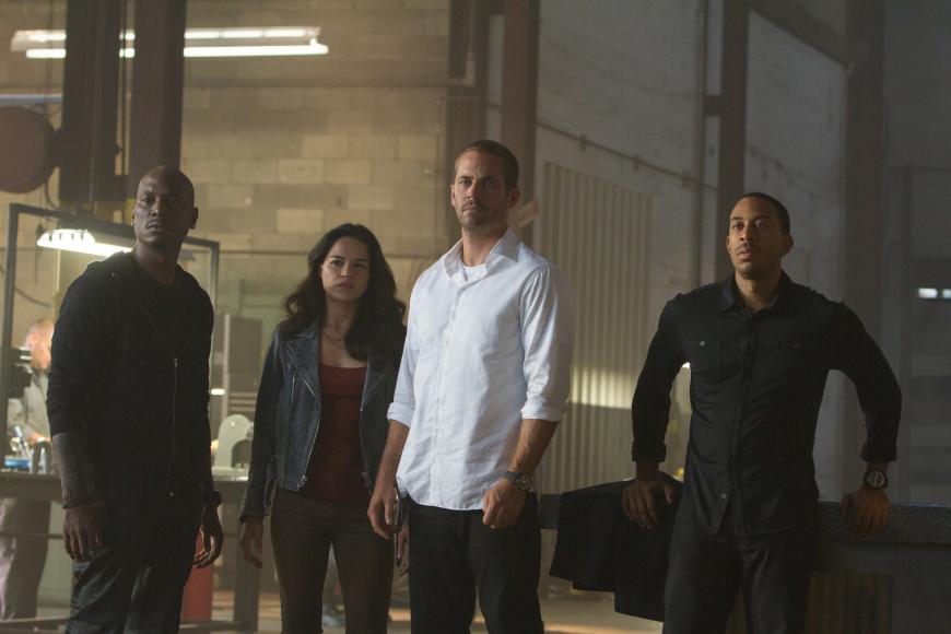 Paul Walker gemeinsam mit Tyrese Gibbons, Ludacris und Michelle Rodriguez am Set von
