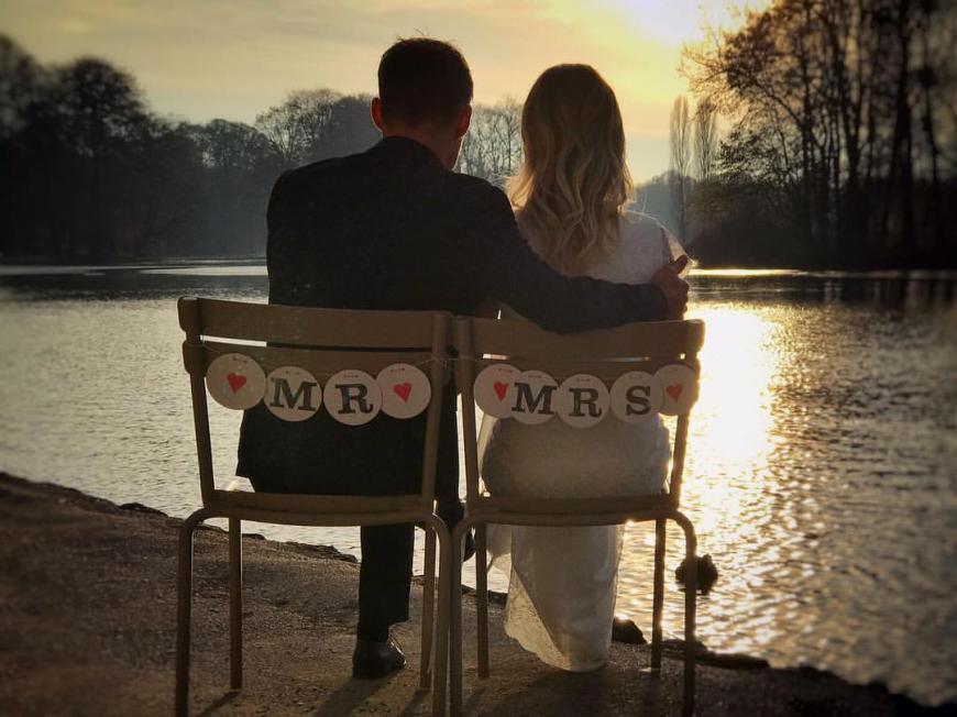 Mit diesem Foto verrät Sven Hannawald, dass er seine Melissa geheiratet hat.
