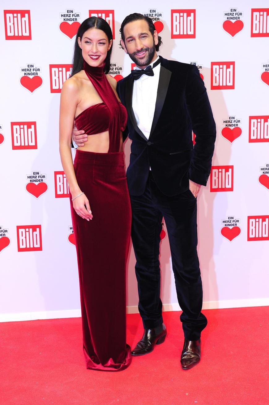 Wow! Rebecca Mir strahlte an der Seite von Ehemann Massimo Sinato.