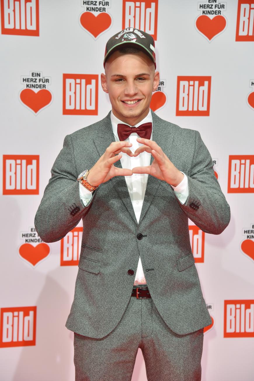 Pietro Lombardi hat sich noch nicht zu den Beleidigungen gegenüber seinem Sohn gemeldet.