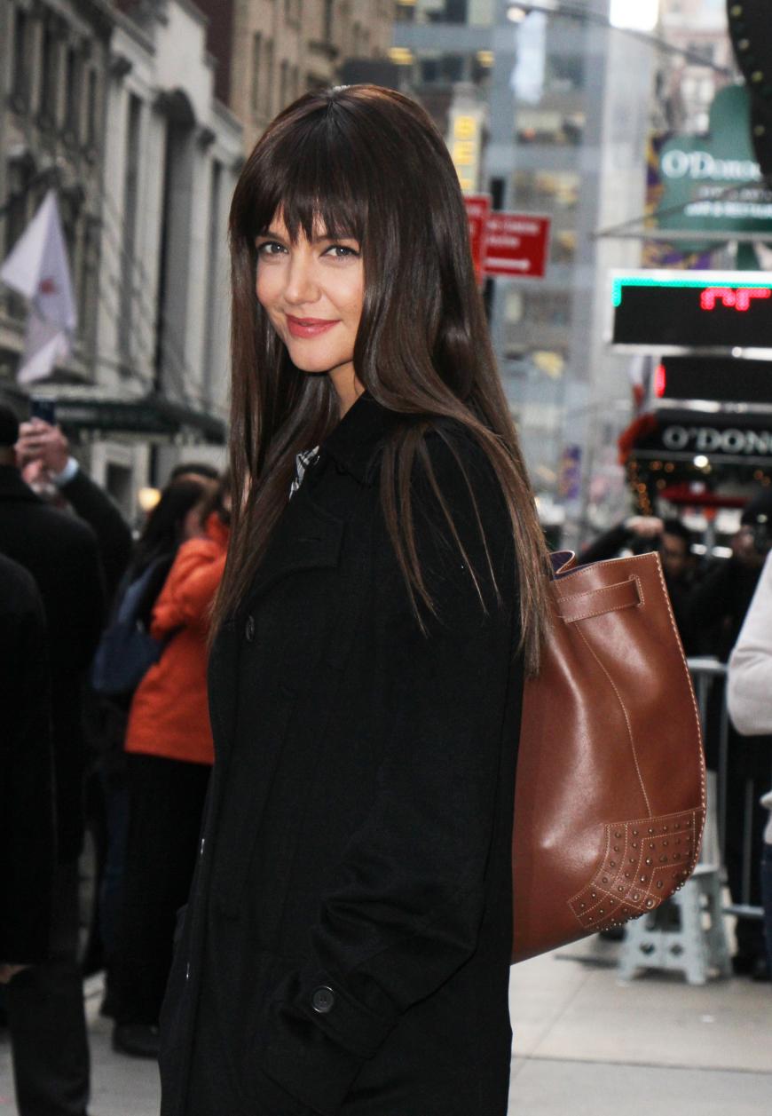 Mit Pony und langen Haaren ist Katie Holmes ein ganz neuer Typ.