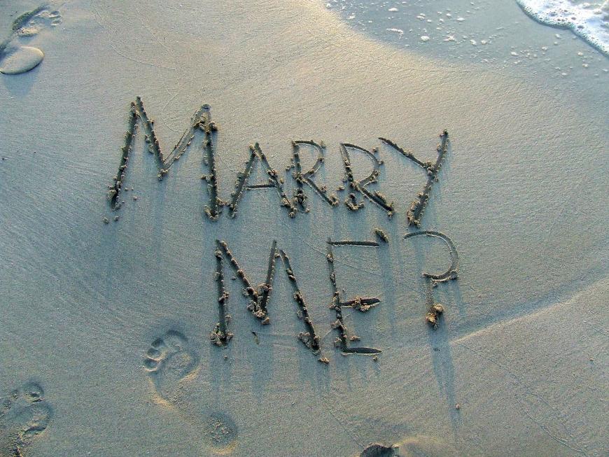 Heiraten? Bloß nicht! Der Gedanke, sich ewig an eine Person zu binden, ist für viele heute eher abschreckend.