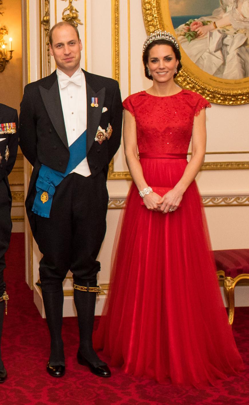 Wunderschöne Hommage an Lady Diana: Bei einem Empfang im Buckingham Palast bestach Kate nicht nur in einem festlichen Kleid ihrer Lieblingsdesignerin Jenny Packham, die Duchess glänzte auch (zum 2. Mal) mit dem bezaubernden Diadem