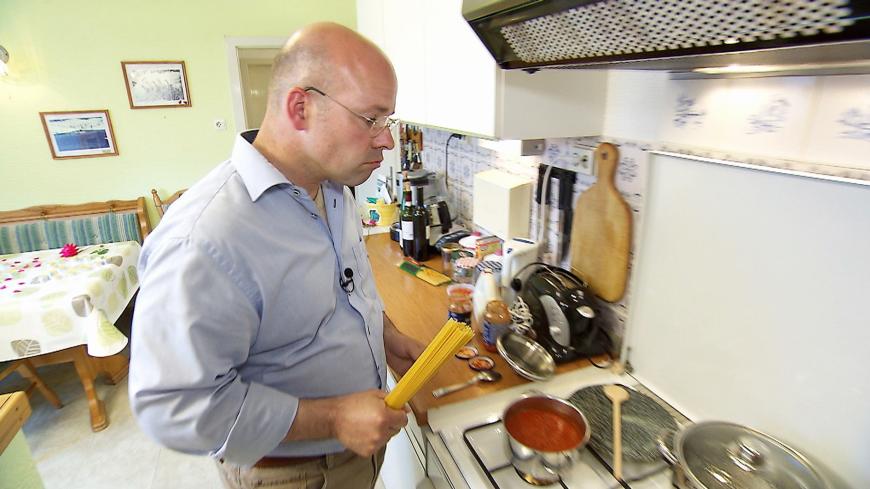 ... der 41-Jährige kochte auch - zum allerersten Mal - Spaghetti mit Tomatensauce.