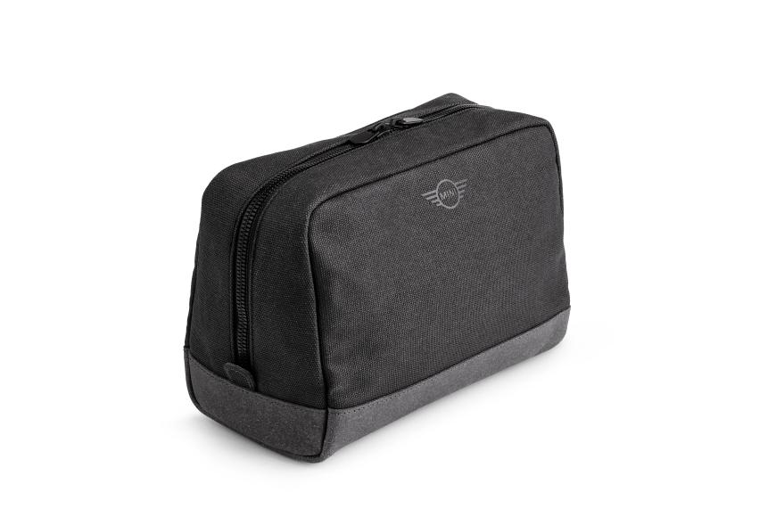 Ob für den Opa, Papa oder der Bruder, Qualität wird bei dem Label MINI groß geschrieben, was wir nicht nur bei den Autos, sondern auch bei den Lifestyle Produkten merken! Kulturtasche, 29€