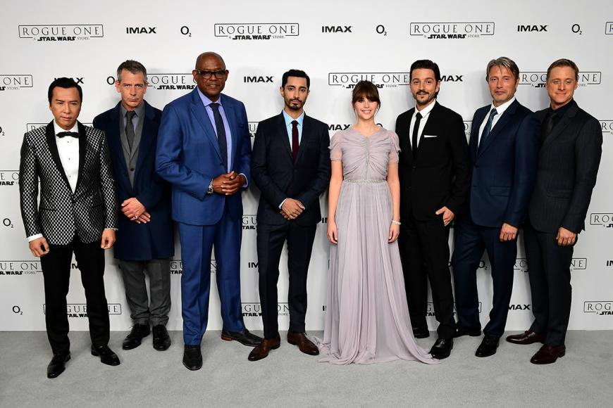 Felicity Jones, Diego Luna, Ben Mendelsohn und ihre „Rogue One“-Kollegen präsentierten ihren kommenden Film „Rogue One: A Star Wars Story“ in der britischen Hauptstadt.