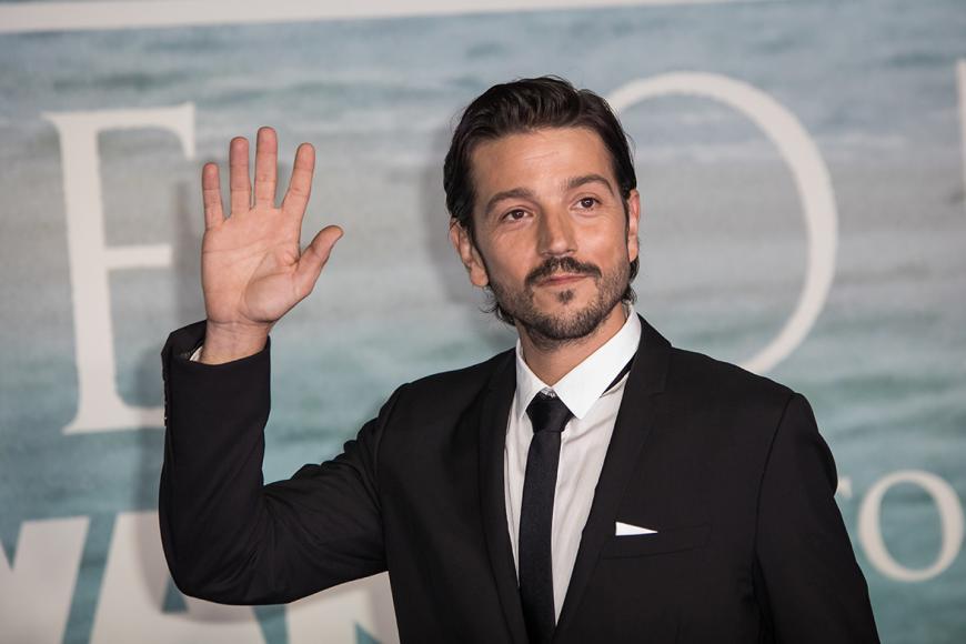 Diego Luna hatte gute Laune und begrüßte die Fans.