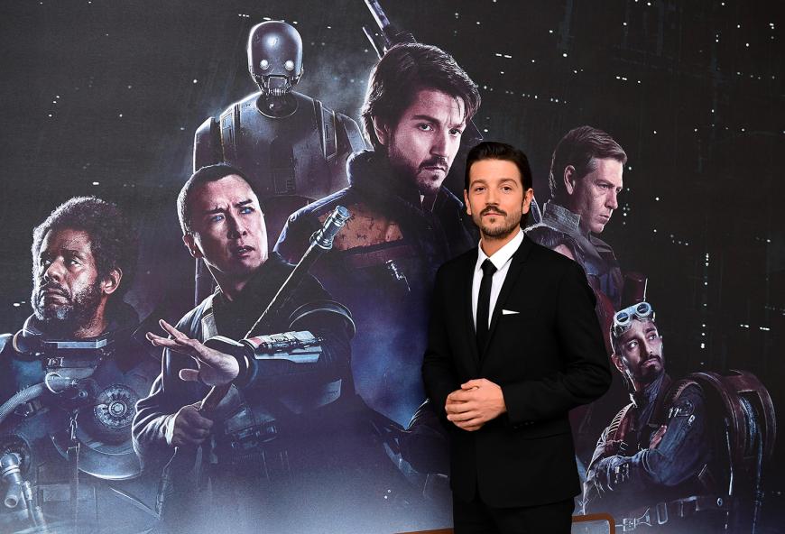Diego Luna mimt in