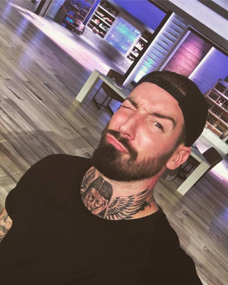 Jan Leyk schockt das Netz mit seinem neuesten Tattoo. 