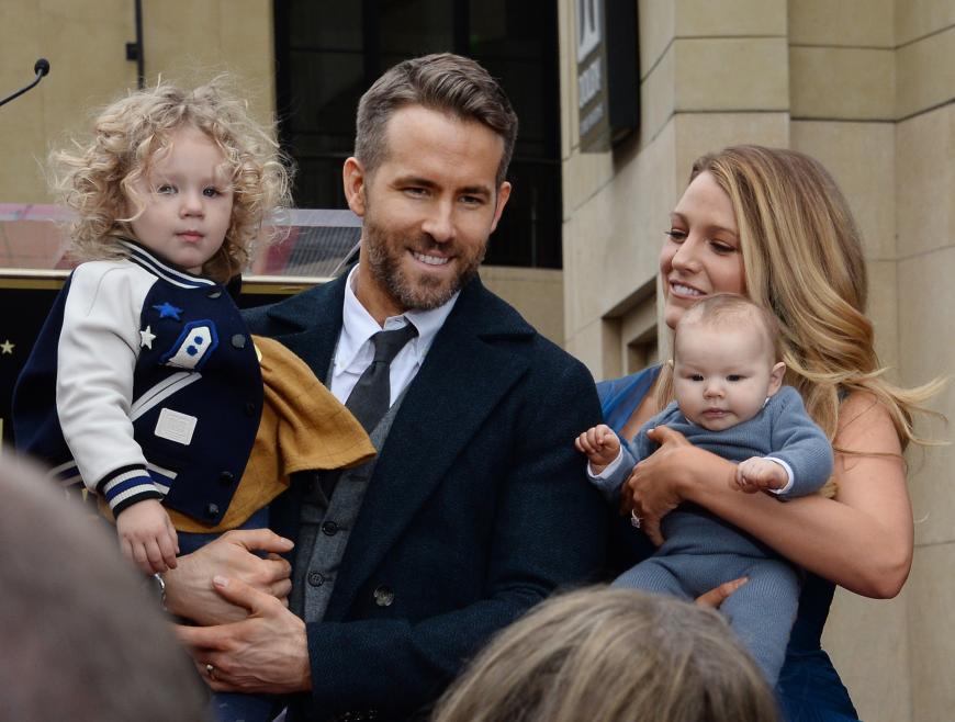 Zuckersüß! Ryan Reynolds und Blake Lively zeigen zum ersten Mal ihre zwei süßen Töchter.