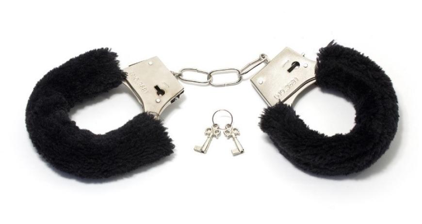Der Klassiker: Handschellenmachen sich gut als Weihnachtsbaumschmuck.