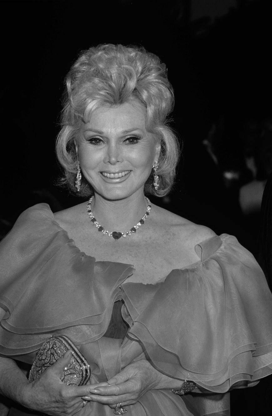 Die Filmdiva Zsa Zsa Gabor ist mit stolzen 99 Jahren von uns gegangen. Sie ist für ihre Männergeschichten bekannt geworden und heiratete ganze neun Mal. Im Februar hätte sie ihren 100. Geburtstag gefeiert.
