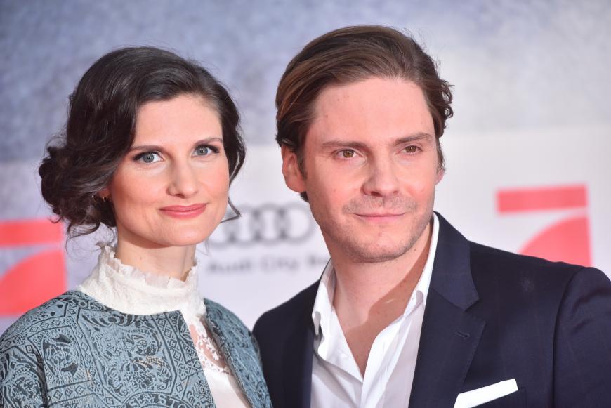 Auch Daniel Brühl ist Vater geworden! Er und seine Freundin Felicitas Romboldt haben im Dezember einen Sohn namens Anton bekommen.