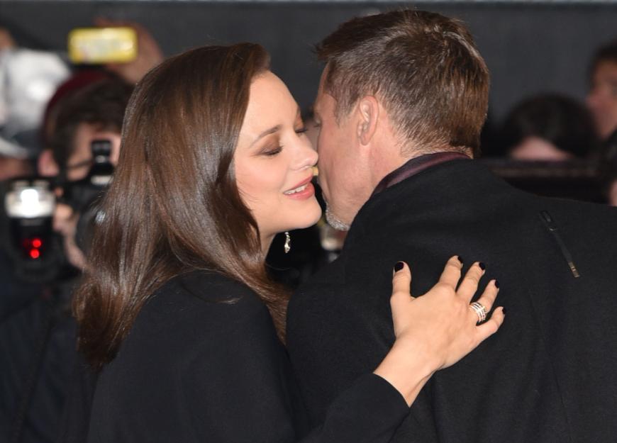 Auch bei den Premierenfeiern wirkten Brad Pitt und Marion Cotillard sehr vertraut.