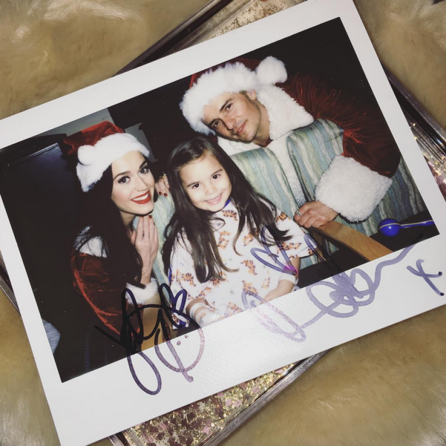 Katy Perry und Orlando Bloom als Weihnachtsmann und Weihnachtsfrau.