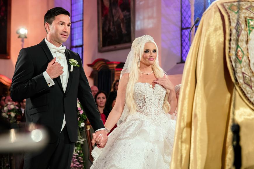 Daniela Katzenberger und Lucas Cordalis sorgten 2016 für die Hochzeit des Jahres. Live im TV tauschten die Katze und ihr Liebster die Eheringe aus und nicht nur bei Mutter Iris KLein kullerten einige Tränen ...