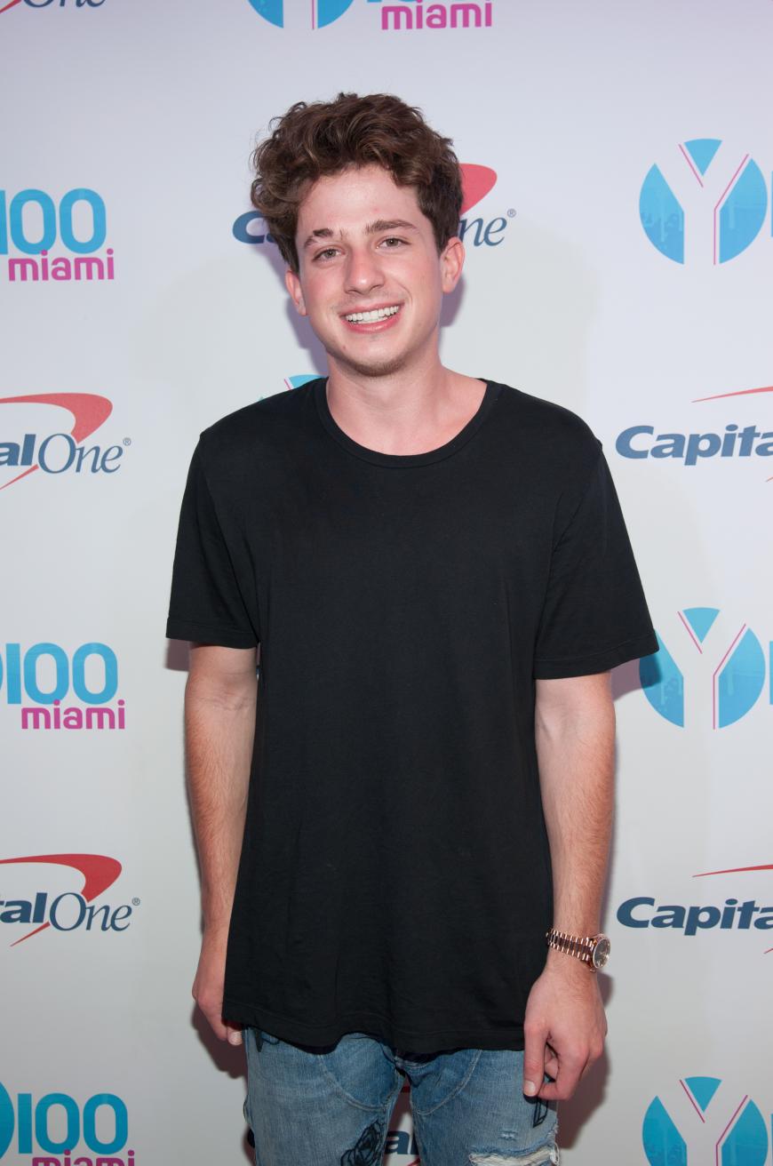 Charlie Puth machte die Trennung öffentlich. Der Grund: Bella Thorne hat offenbar nicht mit offenen Karten gespielt...