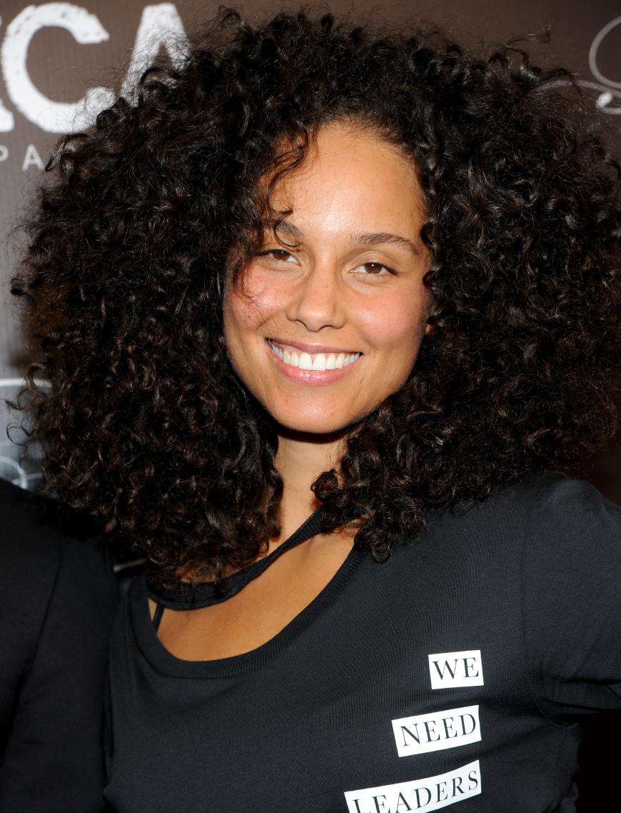 Natürlichkeit: Sängerin Alicia Keys zeigt sich seit einigen Monaten komplett ohne Make-up. Diesen Trend haben viele Stars wie J.Lo oder Zendaya aufgegriffen. Der Hashtag #nomakeup hatte auf Instagram 2016 Hochkonjunktur!