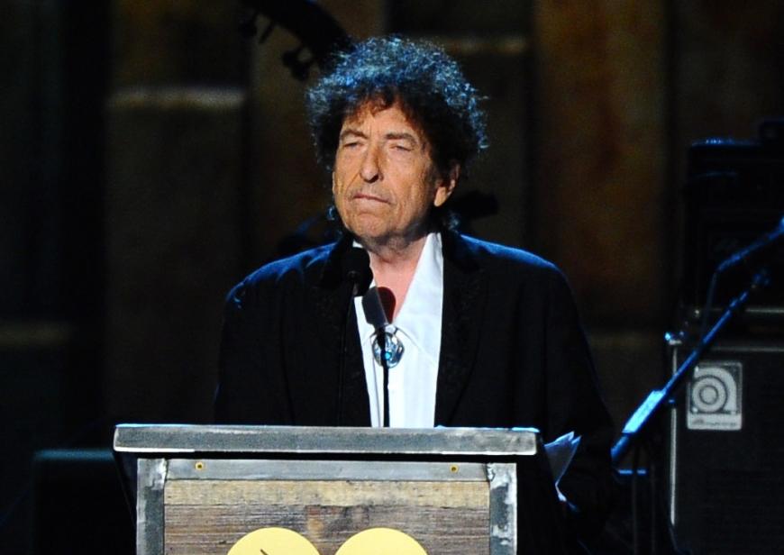 Selbst Bob Dylan fiel auf den makaberen Scherz herein und bekundete via Twitter seine Anteilnahme.