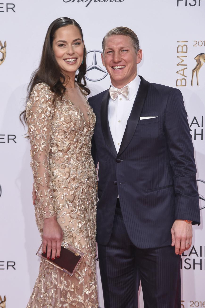 Im Juli heiratete Ana Ivanović Fußballer Bastian Schweinsteiger. Auch er gab nur wenige Wochen nach der Hochzeit seinen Rücktritt aus der deutschen Nationalmannschaft bekannt.