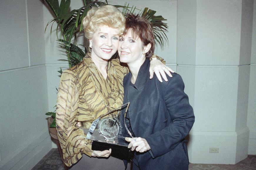 Carrie Fisher mit ihrer Mutter Debbie Reynolds (Singin' in the Rain), die ebenfalls Schauspielerin ist.