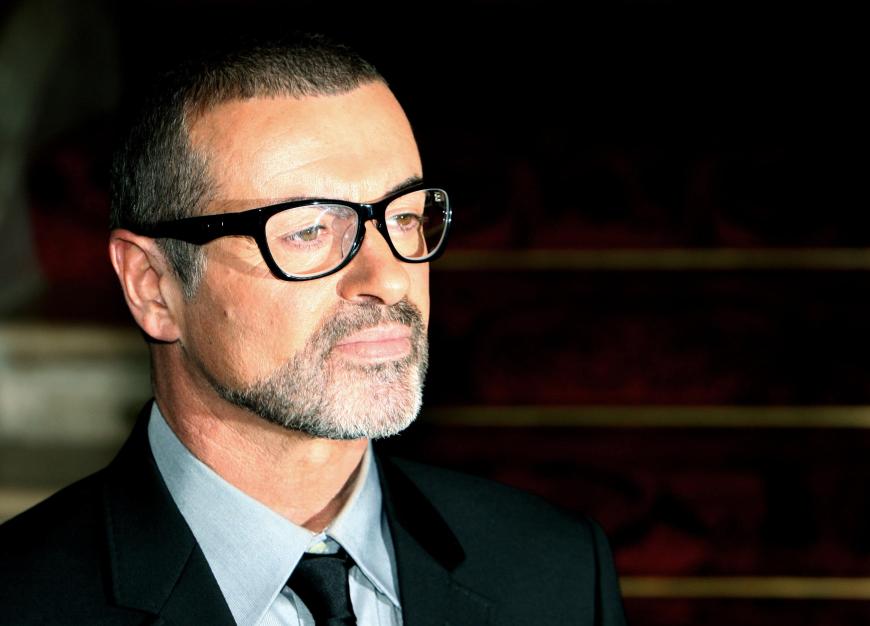 Sänger und Wham!-Star George Michael verstarb am 25. Dezember im Alter von 53 Jahren. Sein Lebensgefährte Fadi Fawaz fand den Sänger leblos in seinem Bett. Michael wurde mit den Kult-Songs