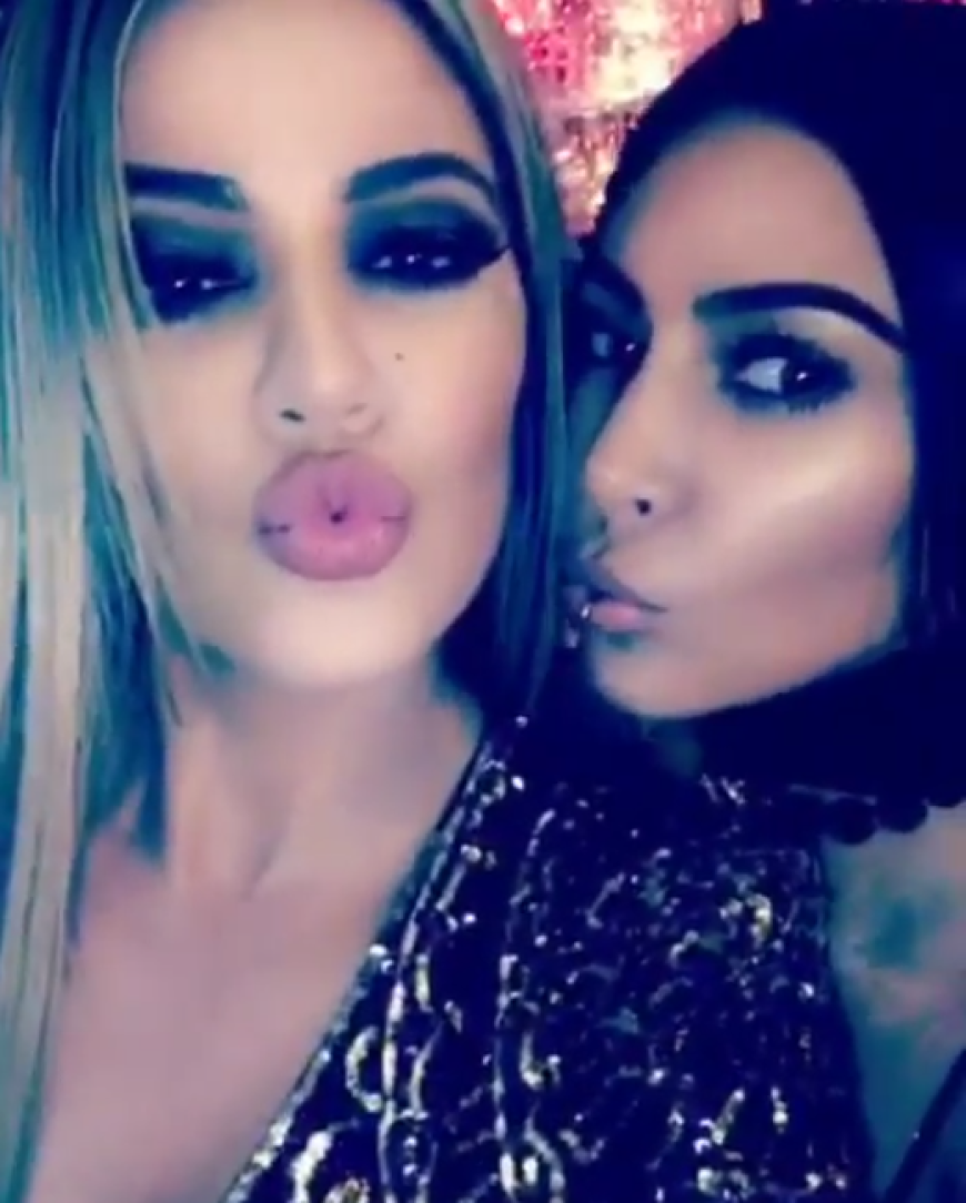 Kim Kardashian meldete sich bei der Weihnachtsparty ihrer Mutter Kris Jenner aus ihrer Social-Media-Pause zurück.