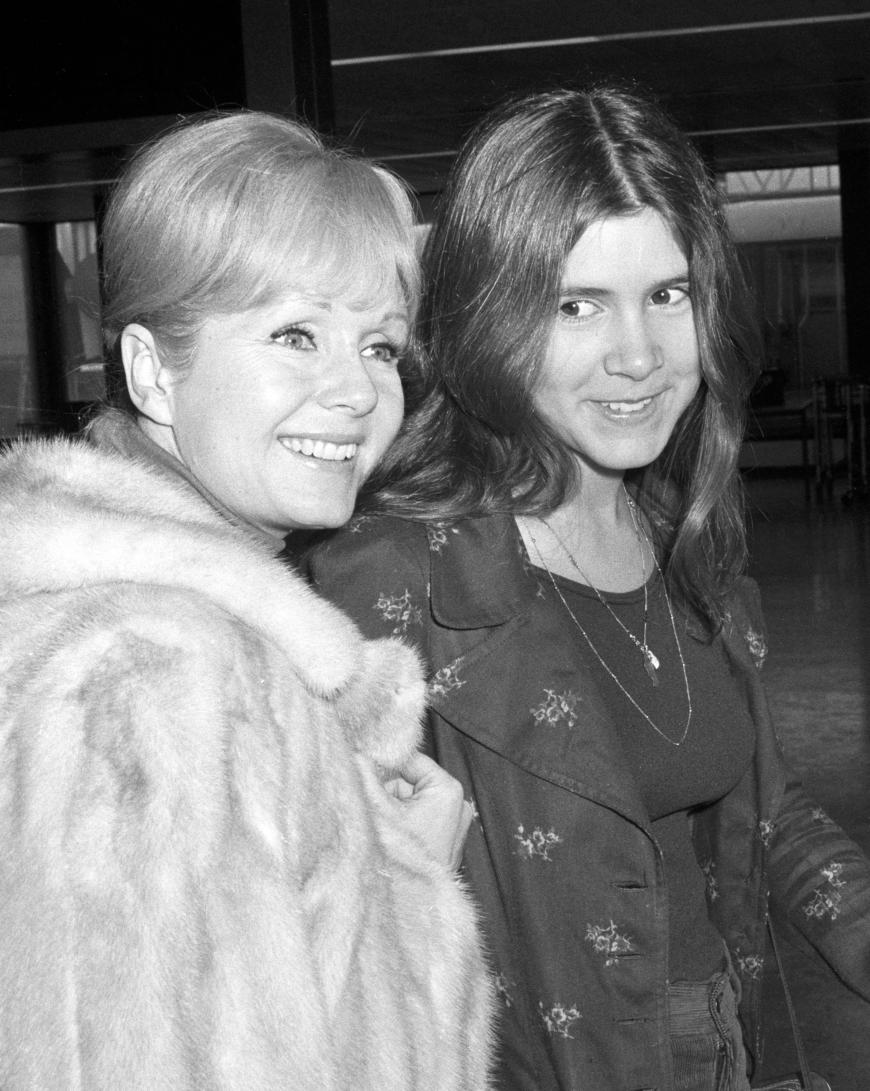 Debbie Reynolds und ihre Tochter Carrie Fisher im Jahr 1972