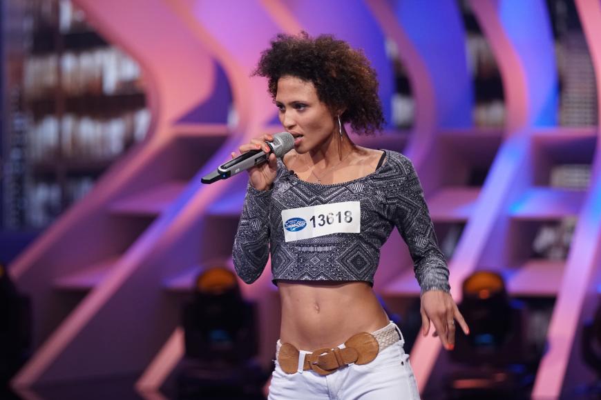 Chamelle Moser ist 26 und kommt aus Wien. Sie will die Jury nicht nur mit ihrem Gesang, sondern auch mit Tanz auf ihre Seite ziehen, denn: Sie ist Zumba-Lehrerin. Sie wird mit dem Song