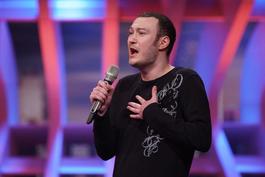 Auch Maksym Doshy, 26, stellt einen selbstgeschriebenen Song vor mit dem Titel