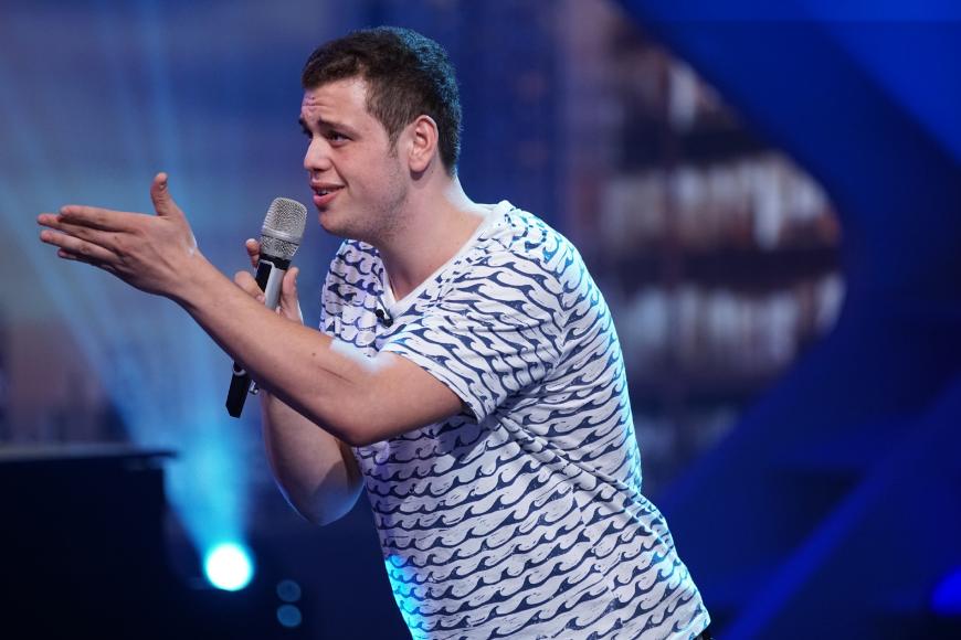 Der Kandidat Robin Becker ist 20 Jahre alt und kommt aus Trier. Er ist Aushilfs-Pizzabäcker und möchte seiner Heimatstadt einen Superstar schenken. Er tritt an mit